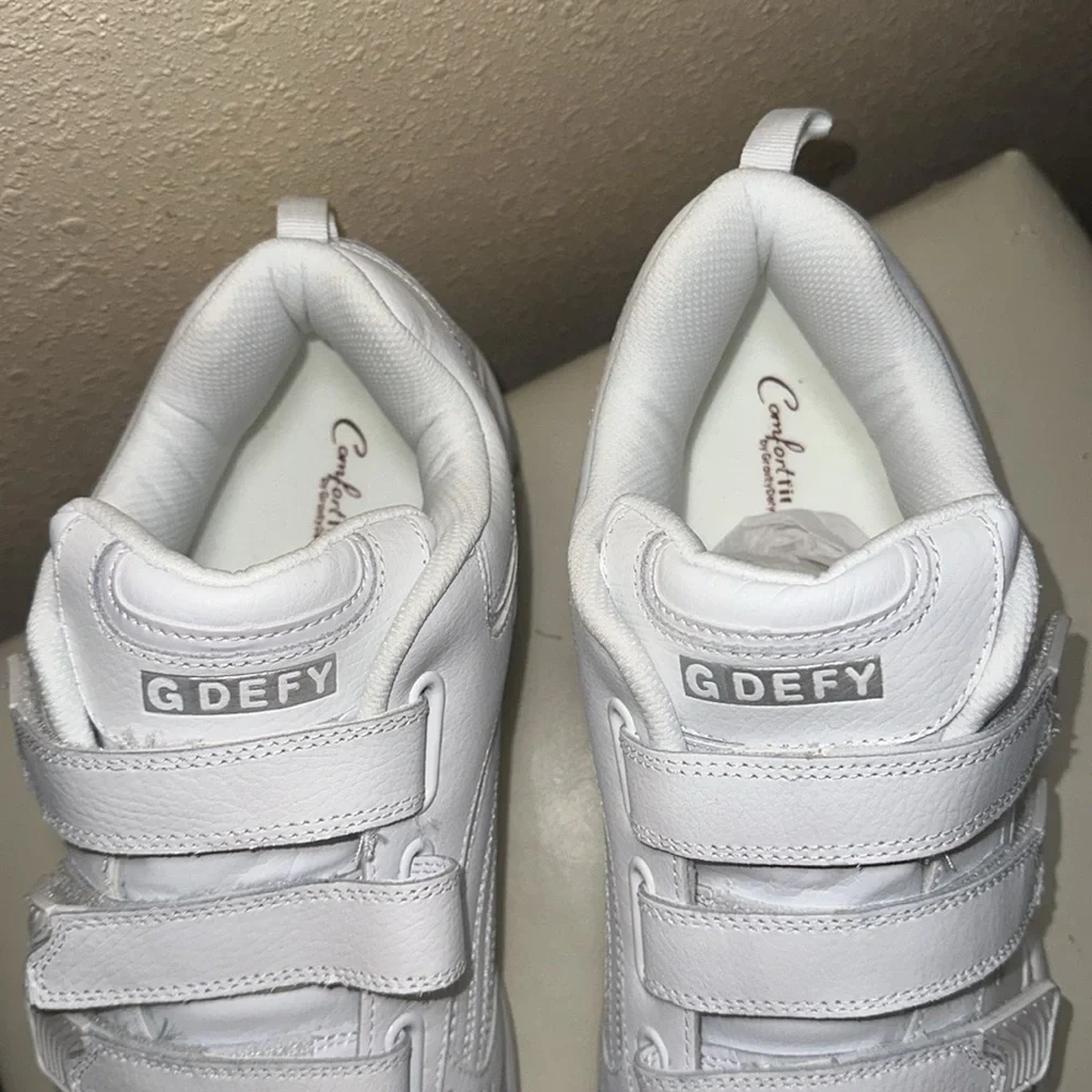 Gravity Defyer walking shoes size 14
